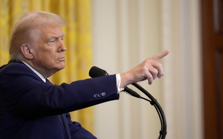 Trump promete liderar movimento para eliminar eleições pelo correio e urnas eletrônicas nos EUA
