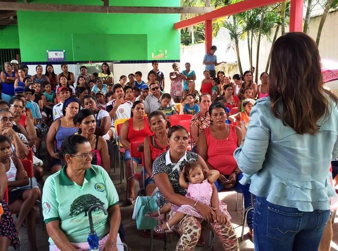 Prefeitura de Murici entrega novos fardamentos a alunos da rede municipal