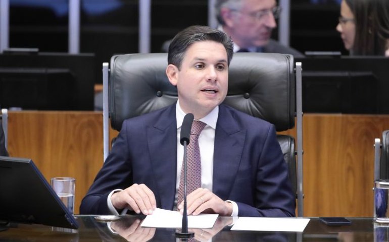 Líderes do governo e do PT se dizem surpreendidos com votação do projeto da dosimetria