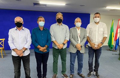 Galba Novaes prestigia programa que vai garantir água e saneamento para os municípios