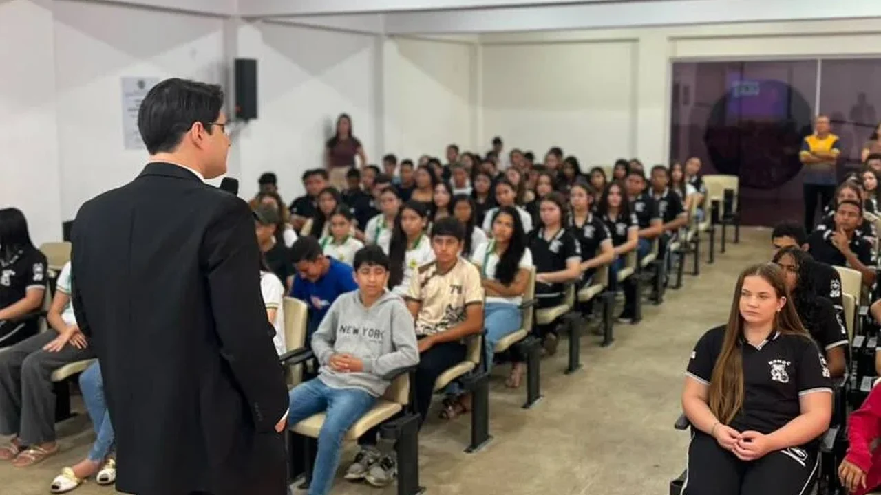 Juízes de Alagoas orientam 500 estudantes sobre o combate à violência doméstica