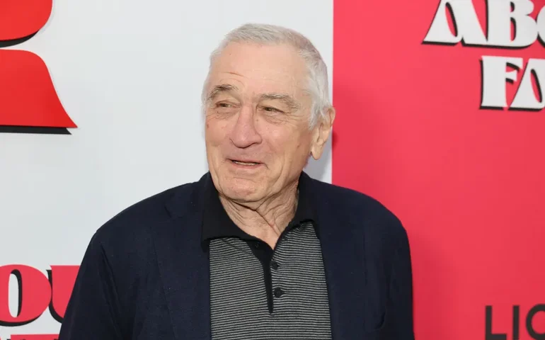 Robert de Niro está 'isolado e deprimido' após morte do neto, afirma site