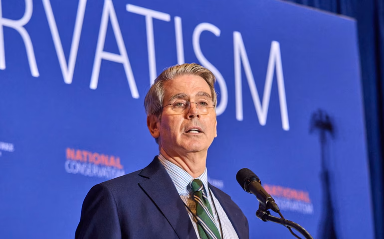 EUA: após assumir interinamente órgão de defesa do consumidor, Bessent suspende atividades