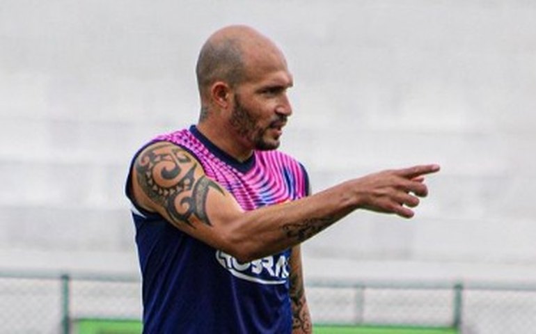 CSE anuncia saídas dos atacantes Tito e Lucas Grafite