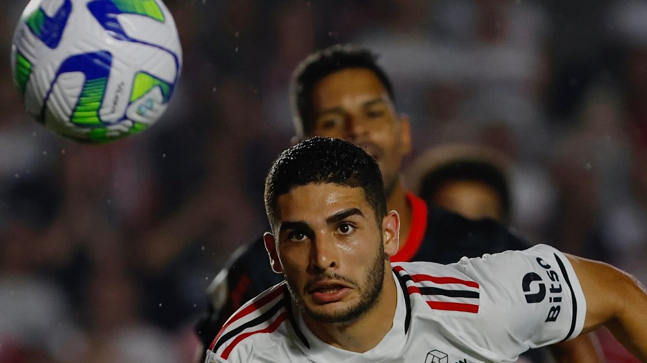 Erison marca no fim e São Paulo derrota o Red Bull Bragantinem jogo apático na Vila Belmiro