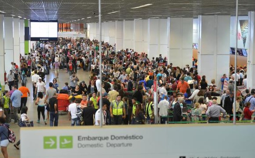 Aeroviários fazem manifestação relâmpago no Aeroporto de Brasília