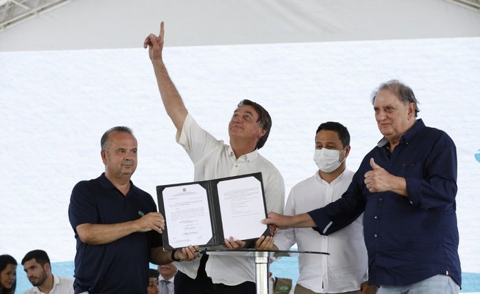 Bolsonaro no anúncio do Auxílio Brasil
