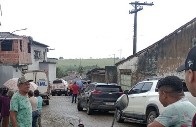 Polícia Científica realiza perícia em casa onde recém-nascido foi encontrado morto em Chão Preta