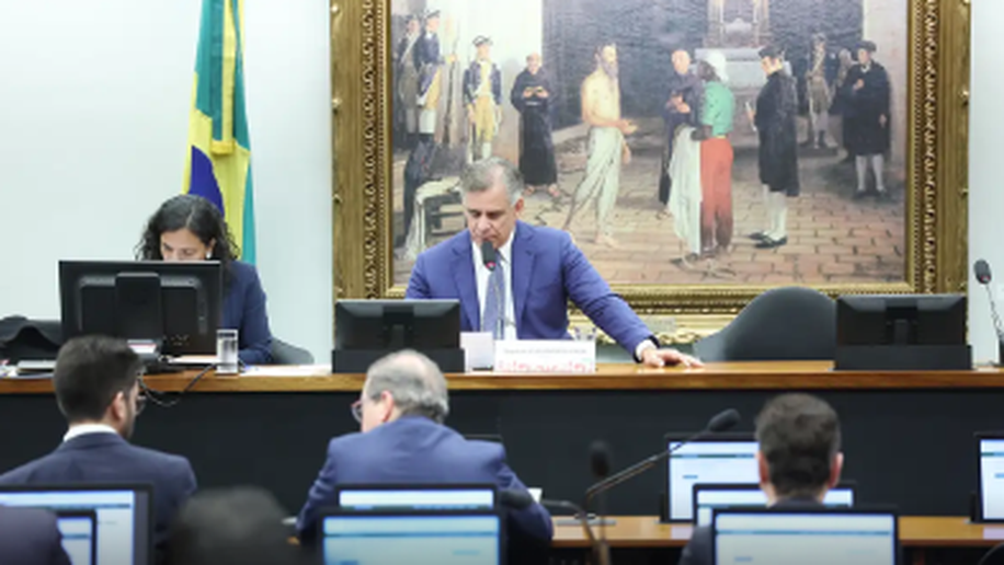 CCJ da Câmara aprova fim da aposentadoria como punição para juízes