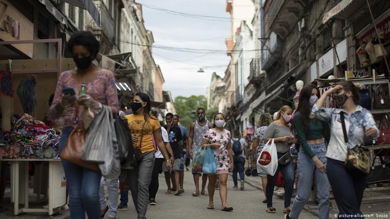 Mulheres e negros são os mais afetados pela covid-19 no Brasil, aponta IBGE