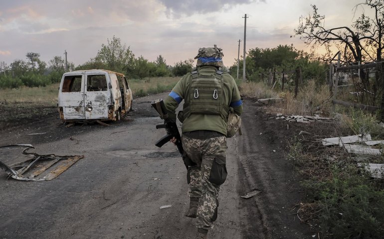 Zelensky admite possível retirada de tropas ucranianas de Donetsk