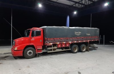 Sefaz apreende carga de milho sem nota fiscal em Canapi, Sertão de Alagoas