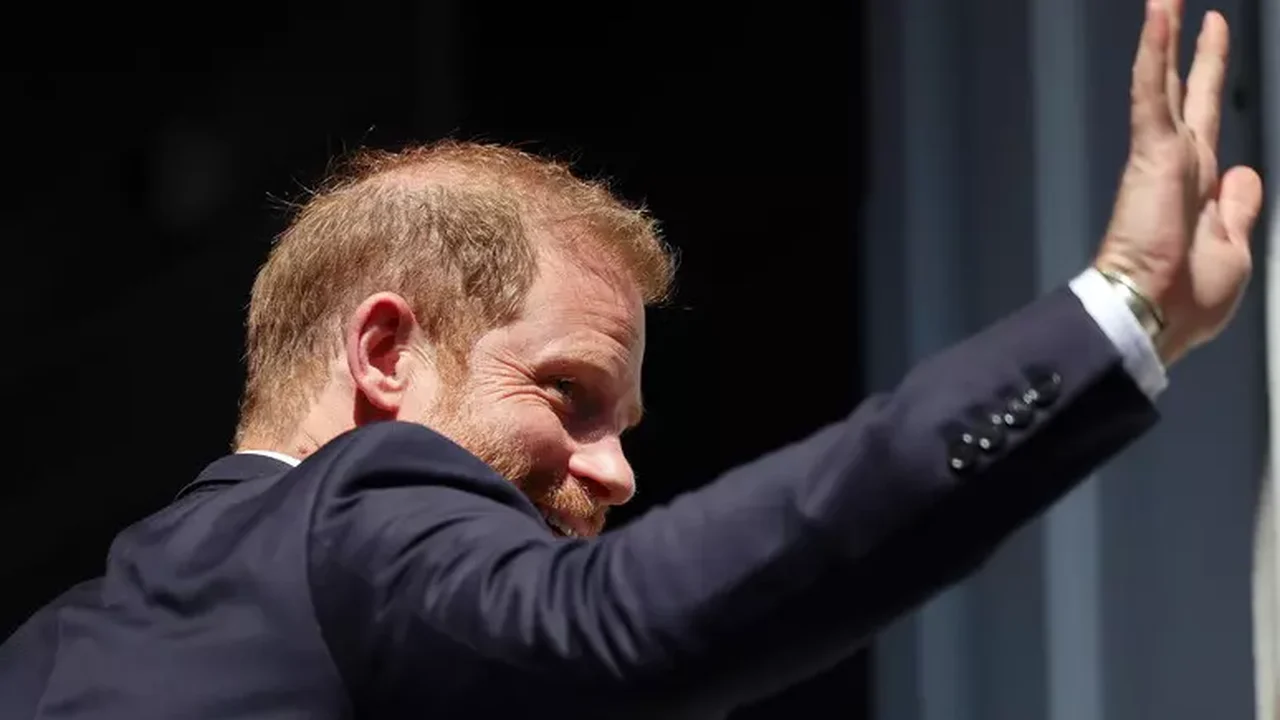 Harry e Elton John perdem processo contra tabloide britânico Daily Mail