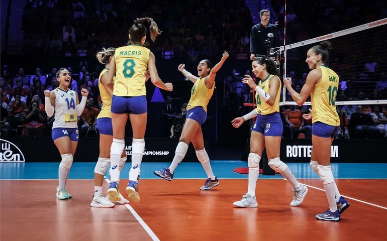 Com virada incrível, Brasil bate Japão e vai à semifinal do Mundial de Vôlei