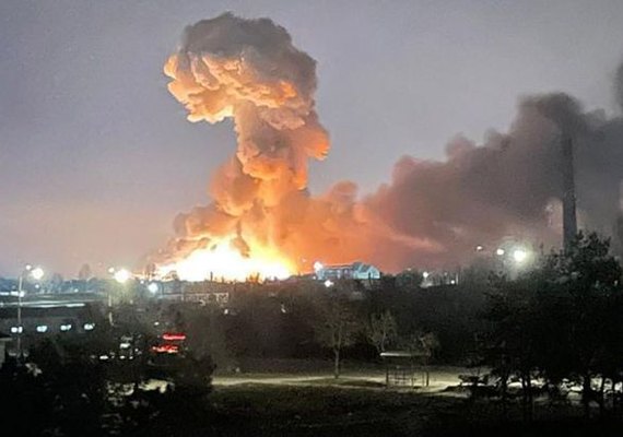 Explosão provoca incêndio em terminal de gás russo e empresa culpa 'fator externo' após drones serem avistados no local