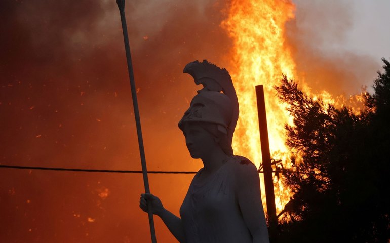 Imigrantes são acusados de provocar incêndios na Grécia em campanha de fake news