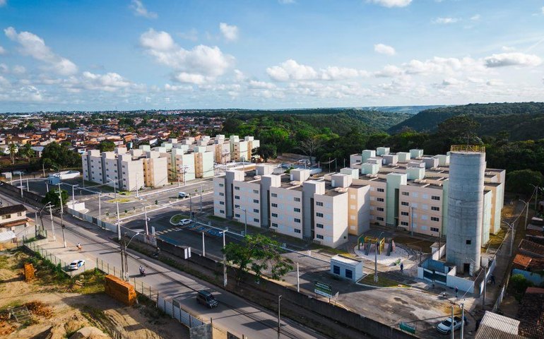 Beneficiados do sorteio habitacional receberão chaves na terça-feira (24)