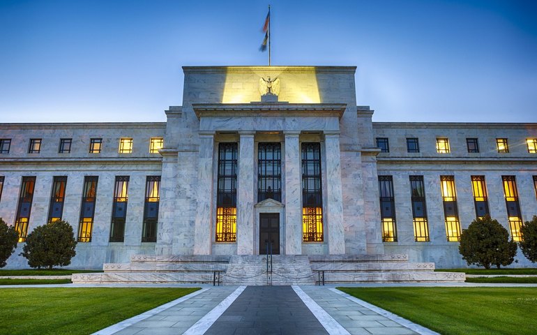 Coronavírus ainda representa riscos negativos a perspectivas econômicas, diz Fed