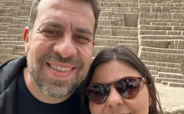 Natalia Szermeta, esposa de Boulos, lança pré-candidatura à Câmara e defende renovação do Congresso