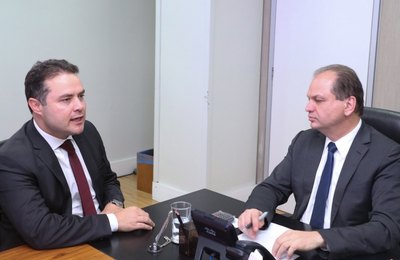 Em Brasília, Renan Filho busca mais investimentos para Saúde