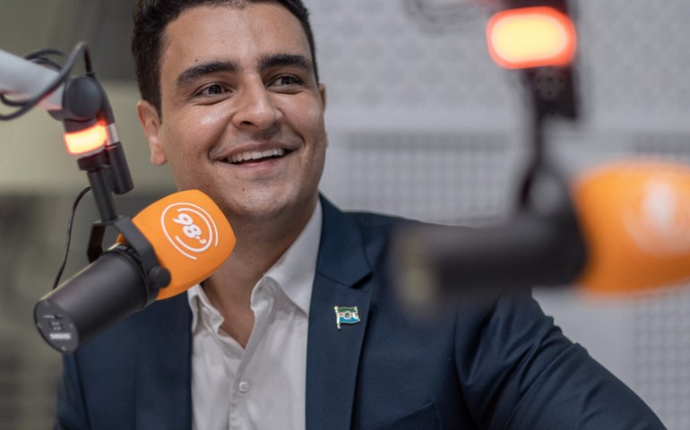 ‘Bom Dia, Prefeito’: JHC chama a atenção para construção de novas creches do Benedito a Ipioca