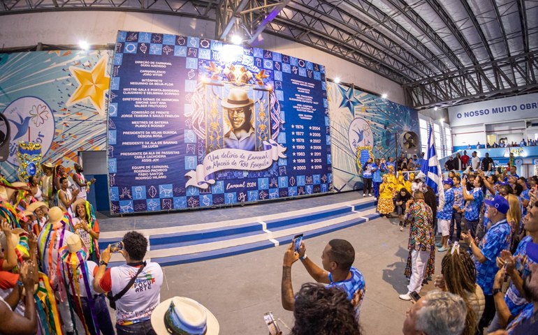 Olha a Beija Flor aí gente