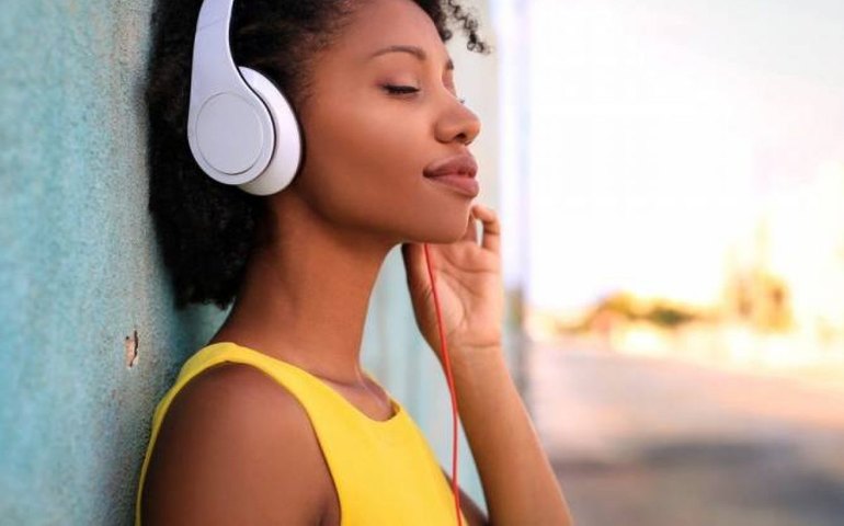 Mercado abre espaço a novo gênero: a música para quem tem insônia