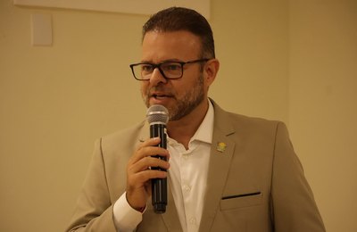 Da causa social à Assembleia: leis de Léo Loureiro que mudaram direitos em Alagoas