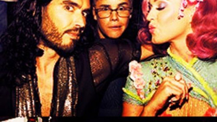 Justin Bieber brinca com Katy Perry e Russell Brand em fotos