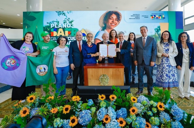'Tudo o que se planta no Brasil, dá', diz Lula ao lançar Plano Safra com o maior volume de recursos para a agricultura familiar