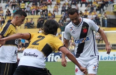 Drama! Vasco perde para o Criciúma e decidirá o acesso na última rodada