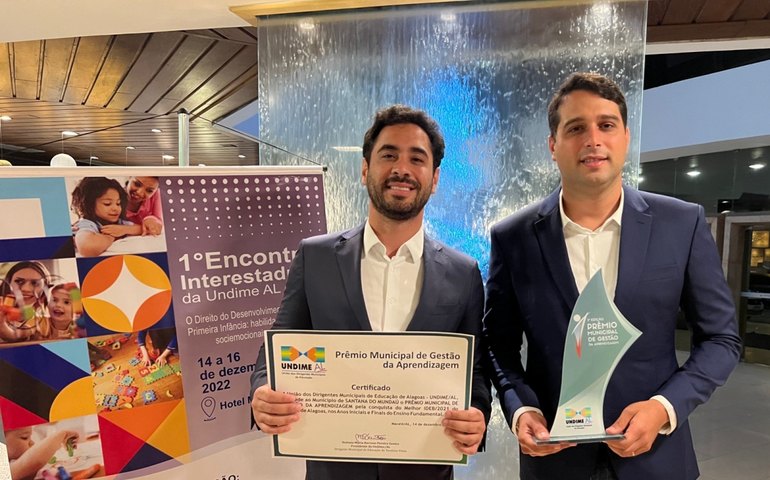 IDEB 2021: Prefeito e secretário de Educação de Santana do Mundaú recebem prêmio da Undime