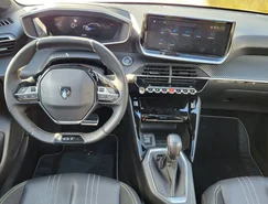 Peugeot 208 2026 tem conjunto de soluções voltadas ao uso cotidiano - Sérgio Dias (4).jpeg 