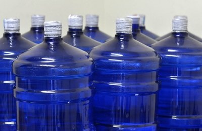 Empresa irregular de água mineral é submetida a regime especial de fiscalização