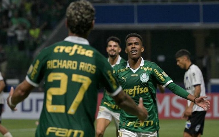 Estêvão brilha e comanda vitória de virada do Palmeiras na Libertadores