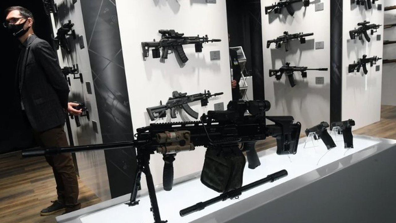 Futuro da segurança: Kalashnikov mostra nova metralhadora aos delegados estrangeiros em Moscou