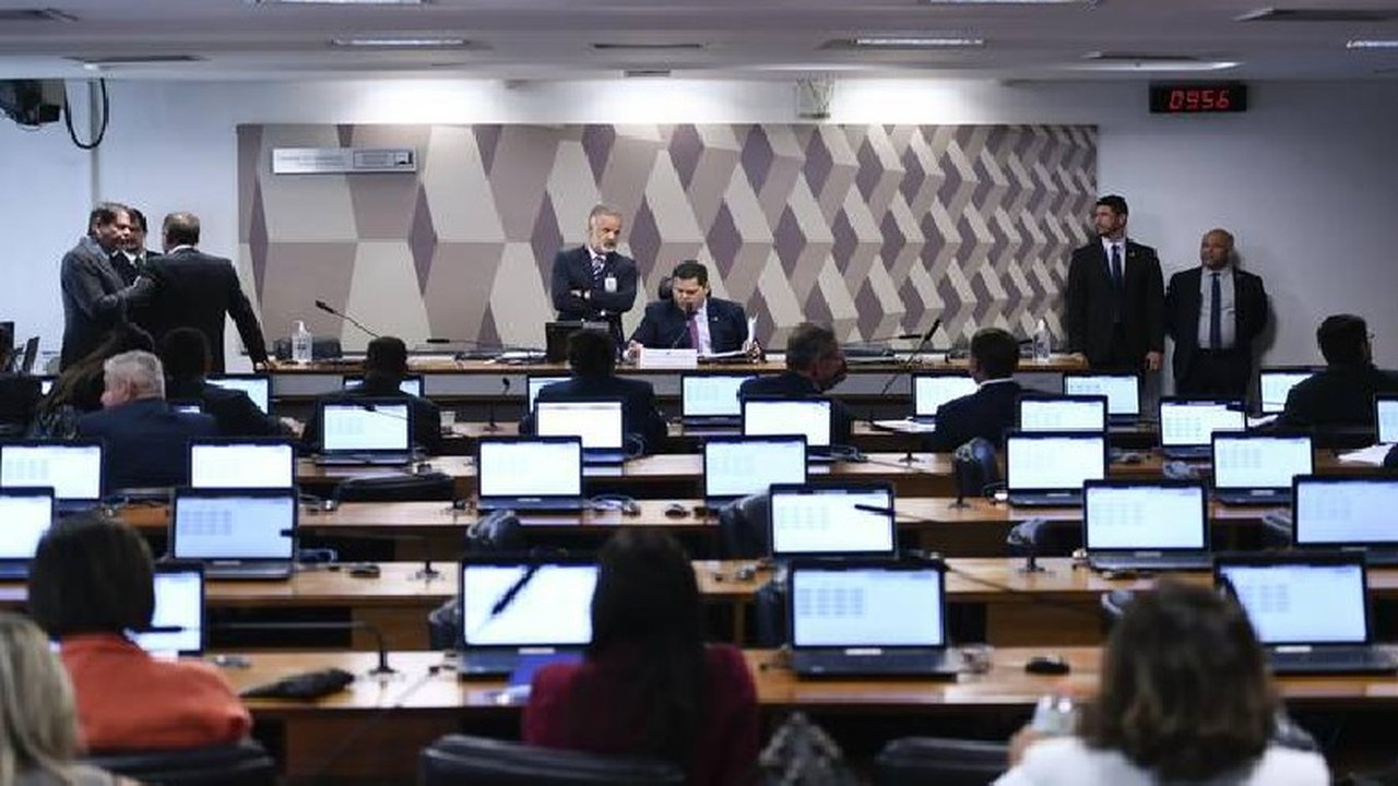 CCJ discute projeto que aumenta pena para crimes contra o idoso