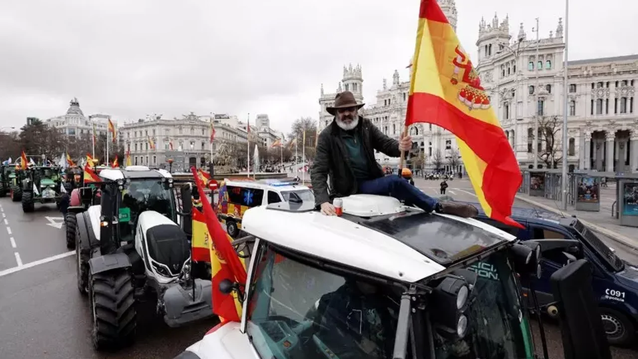 Protesto em Madri contra acordo UE-Mercosul leva centenas de tratores às ruas