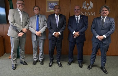 Direção da Esmal se reúne com ministro Benedito Gonçalves na Enfam