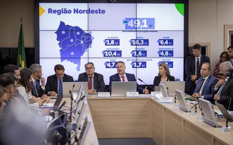 Obras de rodovias e ferrovias do novo PAC têm recursos e cronograma físico-financeiro garantidos, diz Renan Filho