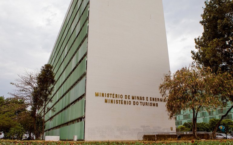 Em embate com Meio Ambiente, MME lança pacote ambicioso para a transição energética do país