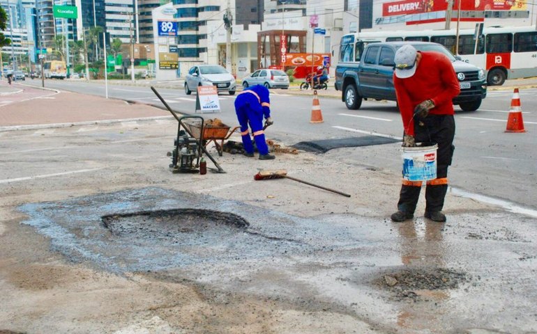Operação tapa-buraco contempla Feitosa, Jacintinho, Mangabeiras, Jatiúca, Ponta Verde e Prado