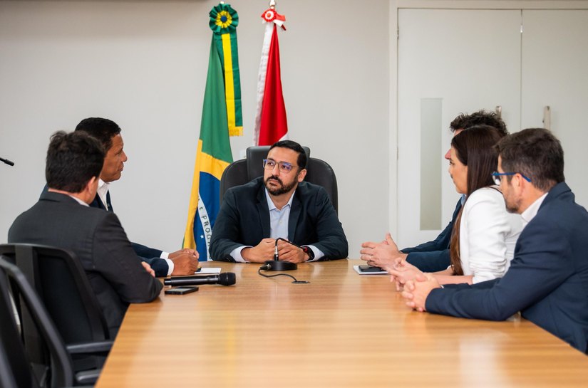 Governo articula instalação de indústria de espumas e colchões em Alagoas