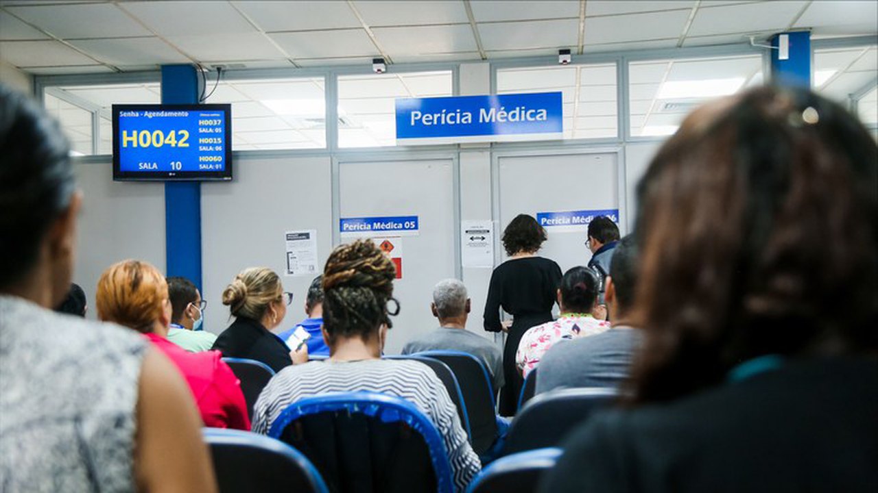 Fila de espera do INSS cai para 1,2 milhão de requerimentos