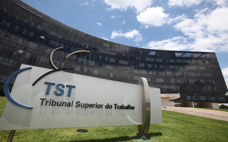 TST reconhece vínculo de emprego entre ciclista entregador e Uber