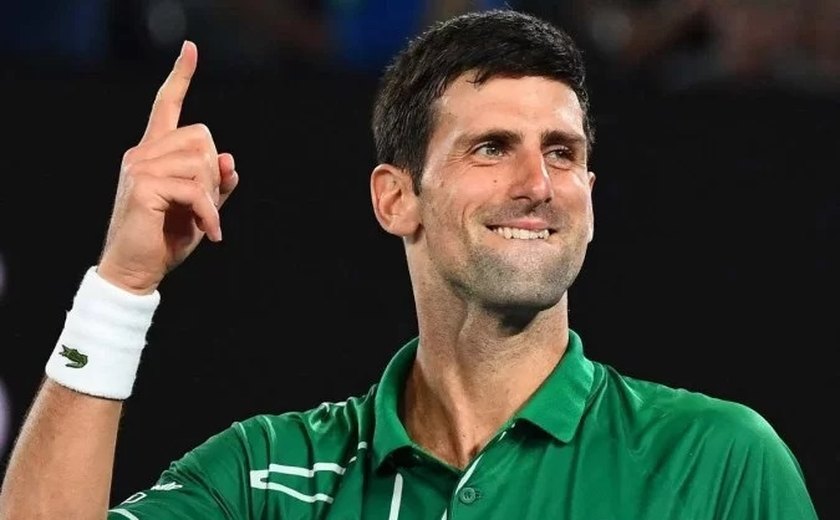 Djokovic avança às quartas de final em Wimbledon e pega Sinner, algoz de Alcaraz