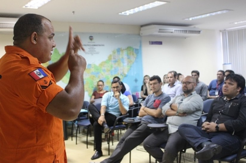 Servidores da Seplag recebem treinamento de combate a incêndios