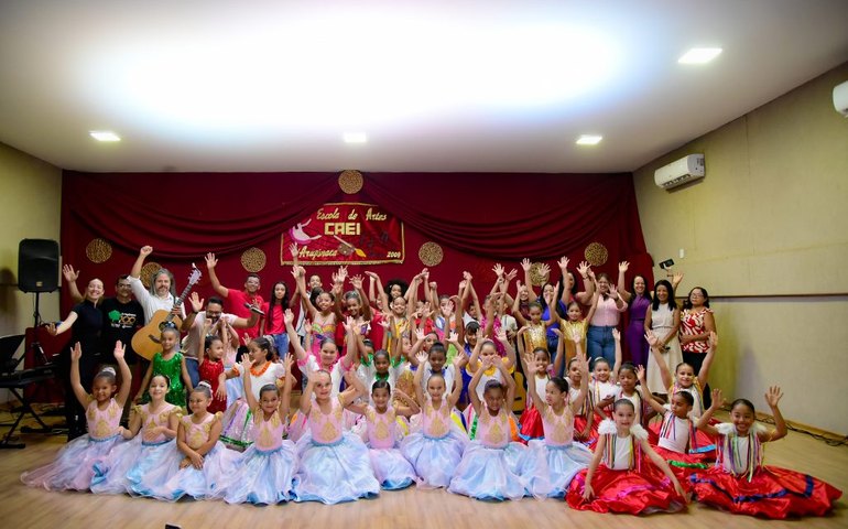 Encerramento do ano letivo celebra cultura e aprendizado na Escola Municipal de Belas Artes