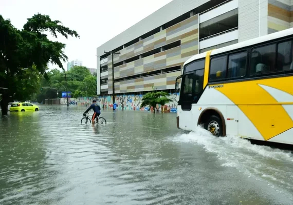 Recife suspende São João após tragédia e mortes causadas pelas chuvas