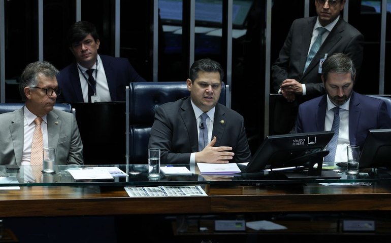 Após decisão de Mendes, Alcolumbre fala em votar PEC do Marco Temporal